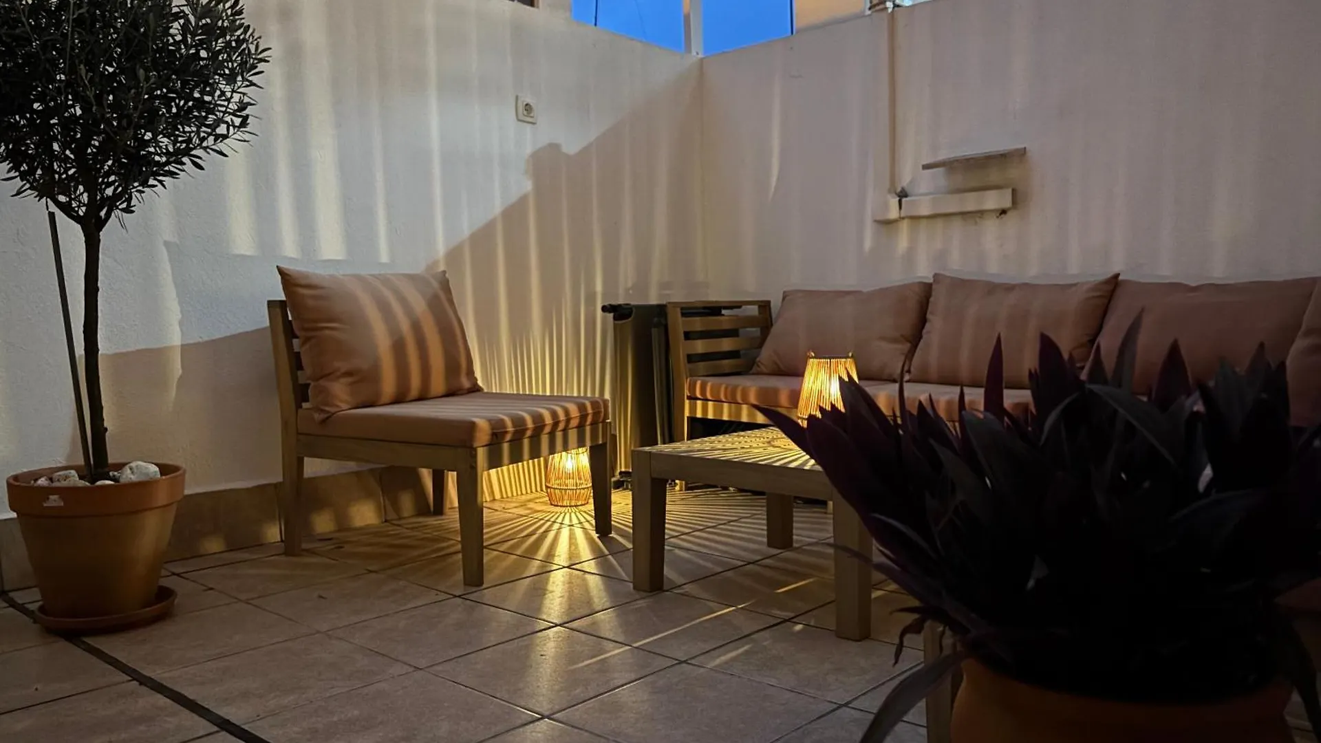 Apartment With Private Terrace, Kingsize Bed, Highspeed-Wifi & Ac Malaga