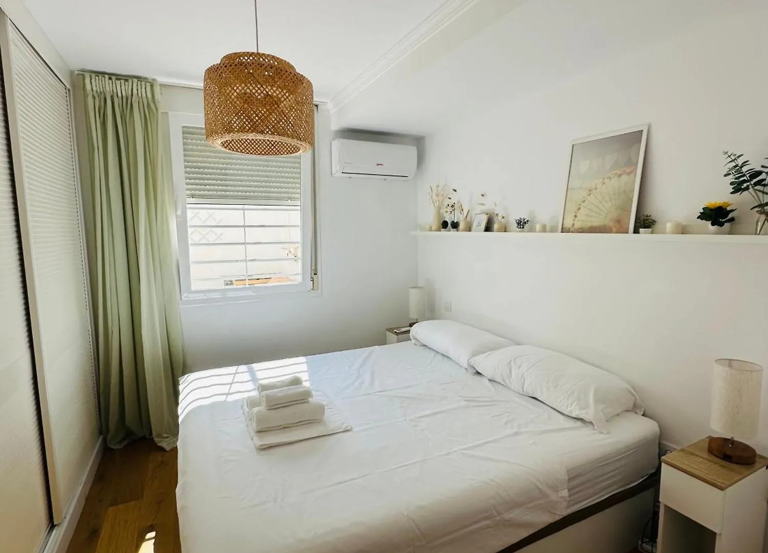 Apartment With Private Terrace, Kingsize Bed, Highspeed-Wifi & Ac Malaga